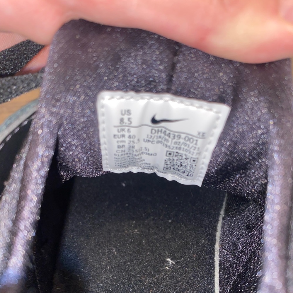 WORN ONCE TRIPLE BLACK AIR HUARACHES - Picture 7 of 7